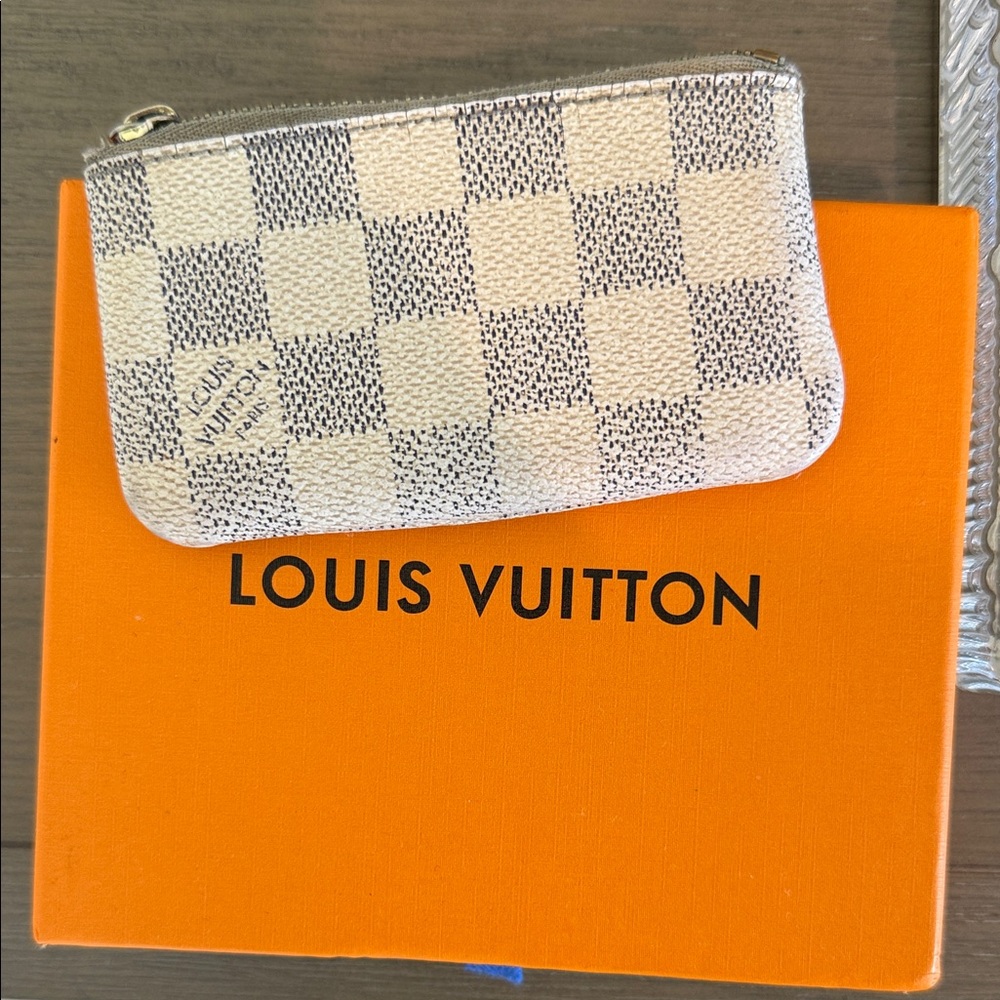 Louis Vuitton zip coin wallet in White and Gray